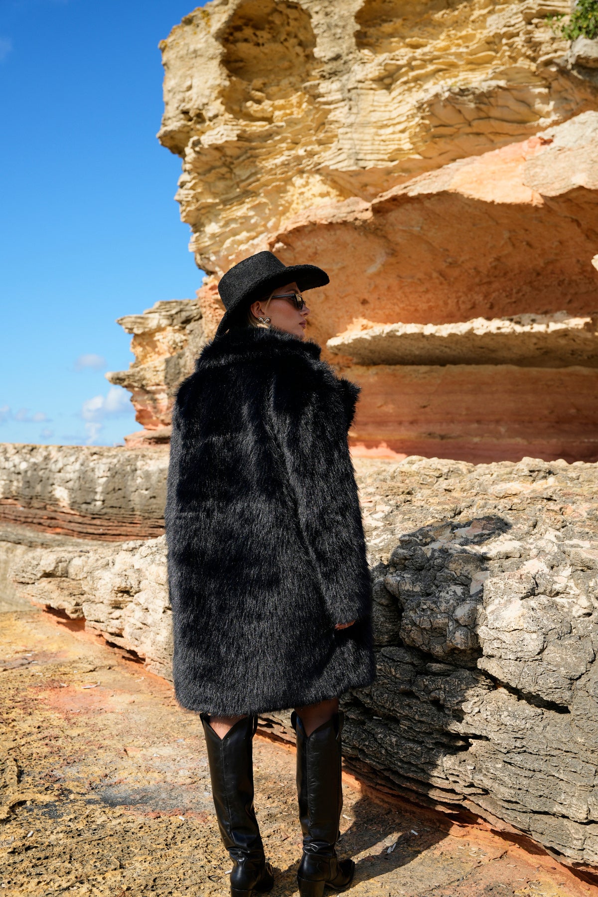 Yumuşak Doku Astarlı Cepli Diz Boy Midi Premium Kürk Mont