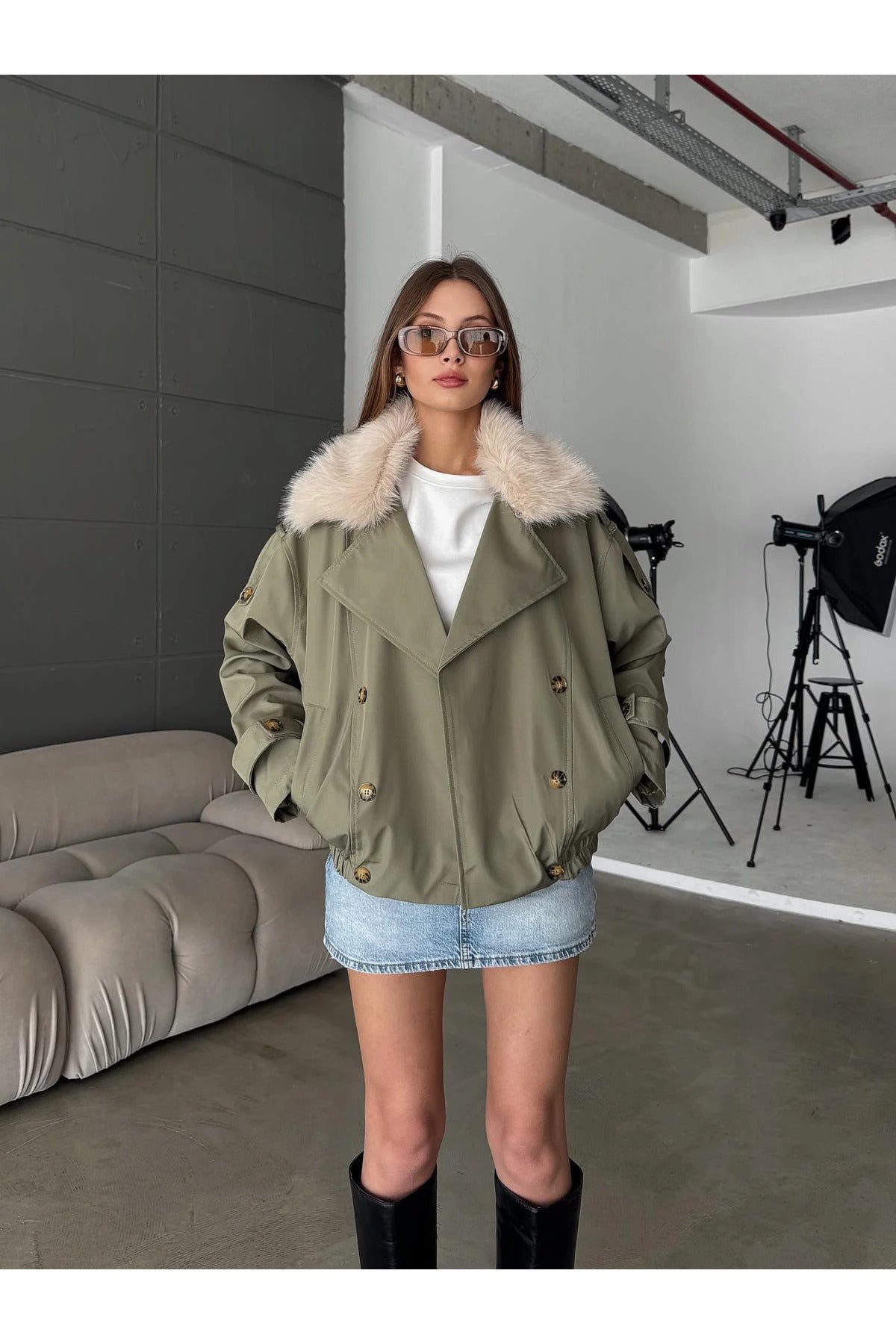 Yakası Kürk Detay Düğmeli Cepli Astarlı Premium Trenç Ceket