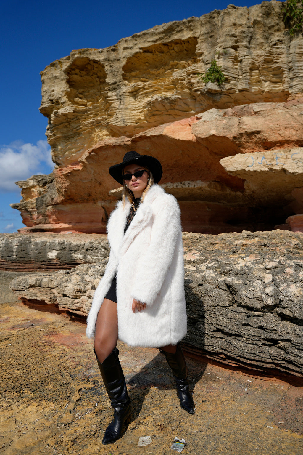 Yumuşak Doku Astarlı Cepli Diz Boy Midi Premium Kürk Mont