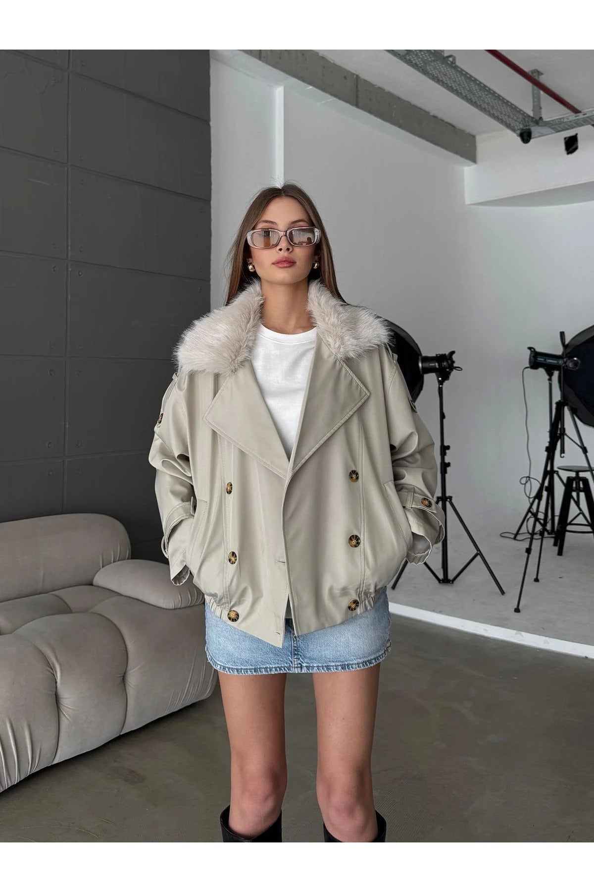 Yakası Kürk Detay Düğmeli Cepli Astarlı Premium Trenç Ceket