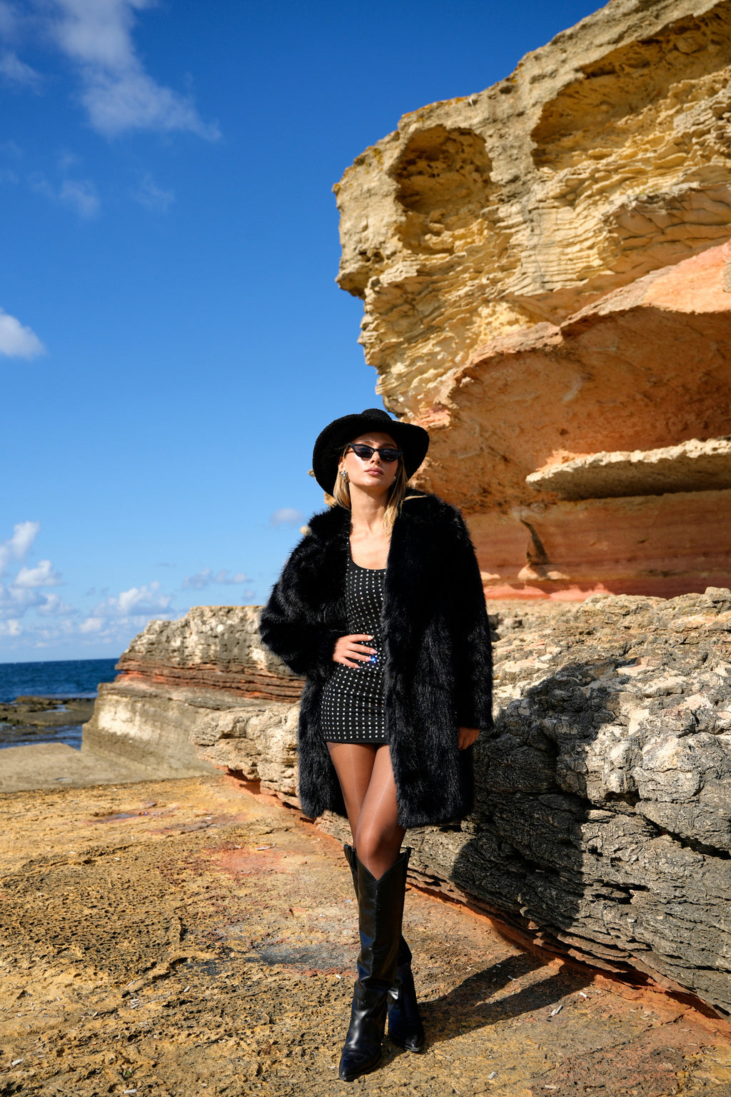 Yumuşak Doku Astarlı Cepli Diz Boy Midi Premium Kürk Mont