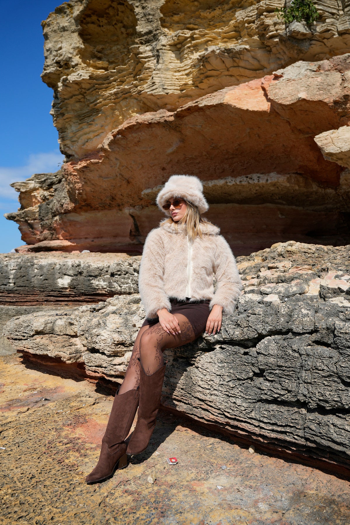 Fermuarlı Kısa Boy Yumuşak Doku Astarlı Kürk Mont