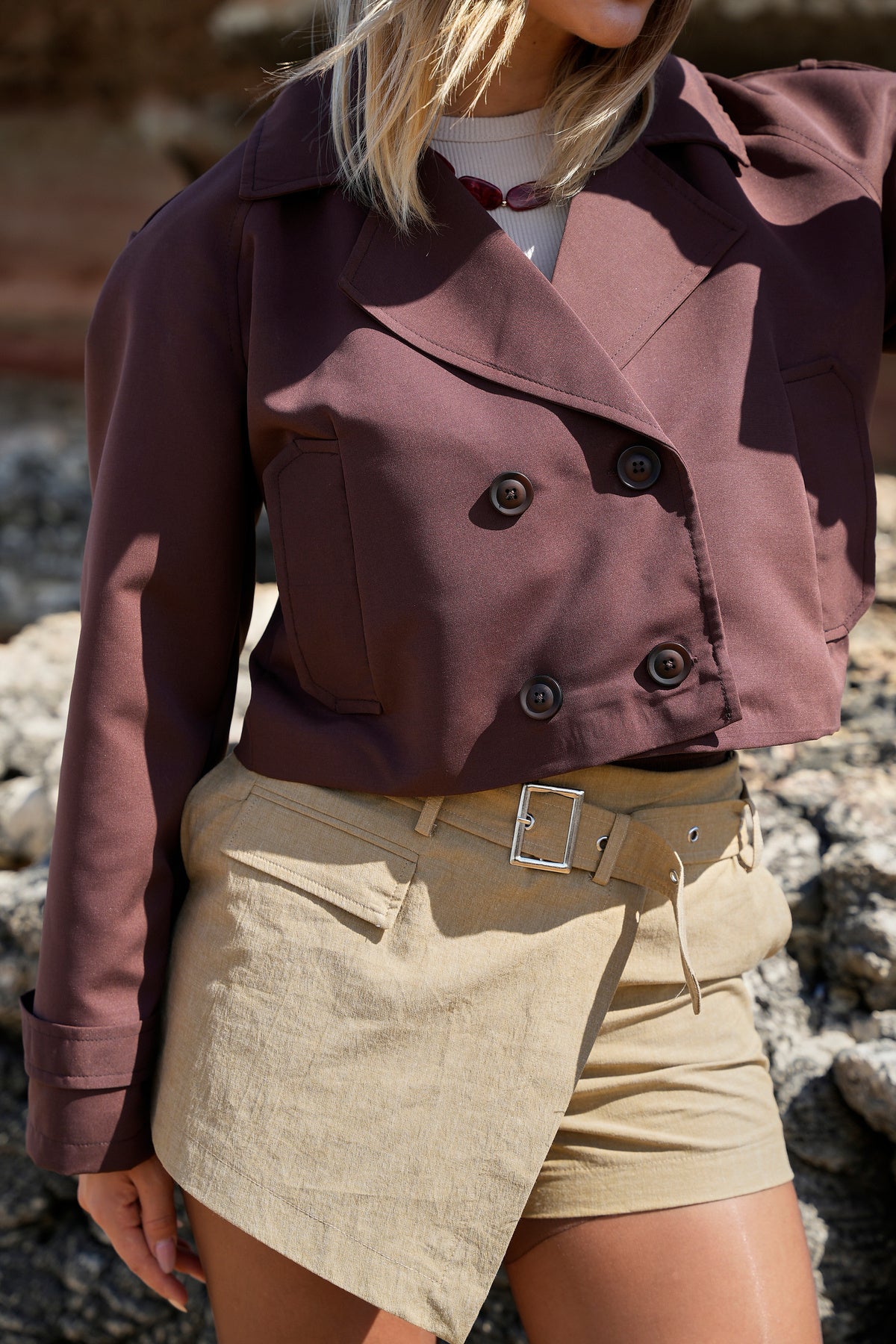 Omuz Kol Detay Kruvaze Yaka Düğmeli Trend Trenç Kısa Ceket