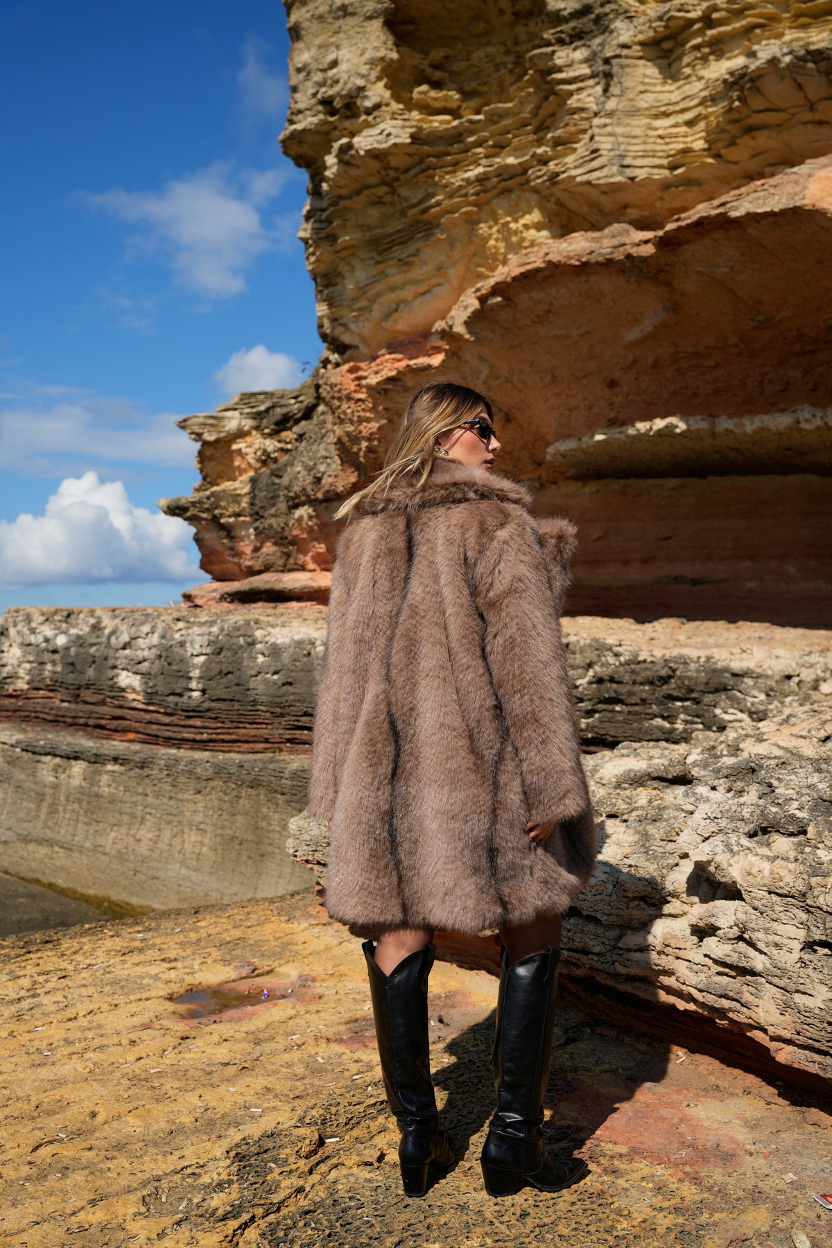 Yumuşak Doku Astarlı Cepli Desenli Diz Boy Midi Premium Kürk Mont