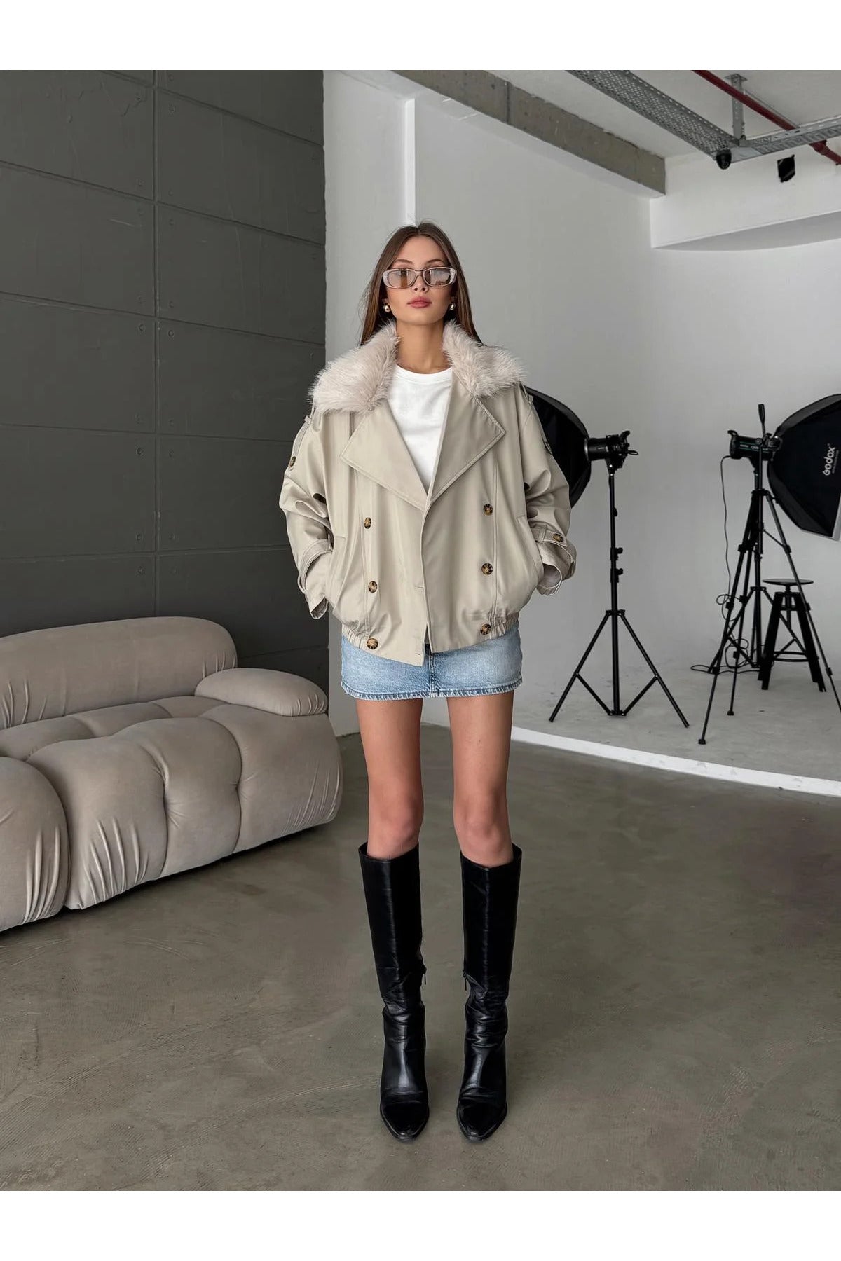 Yakası Kürk Detay Düğmeli Cepli Astarlı Premium Trenç Ceket