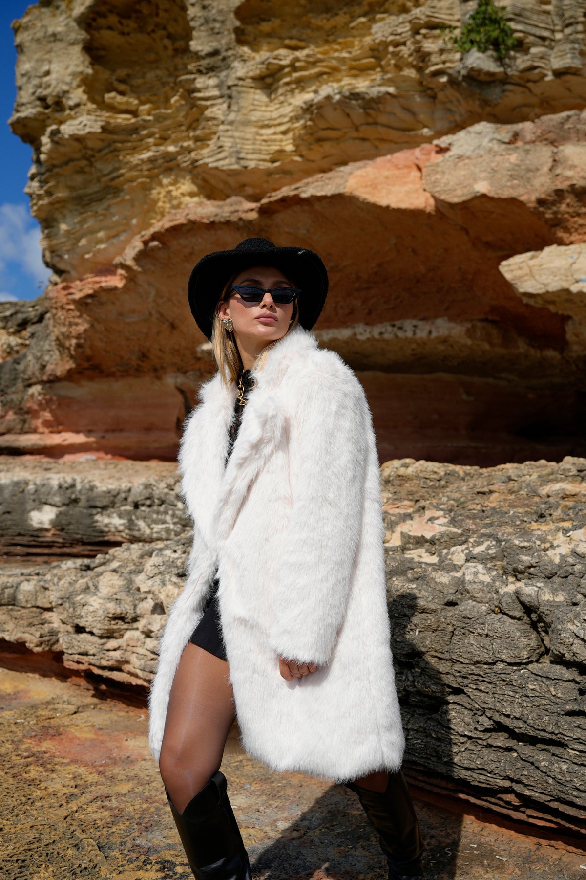 Yumuşak Doku Astarlı Cepli Diz Boy Midi Premium Kürk Mont