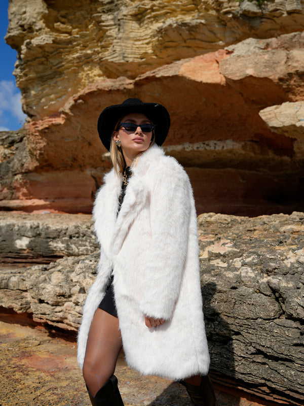 Yumuşak Doku Astarlı Cepli Diz Boy Midi Premium Kürk Mont