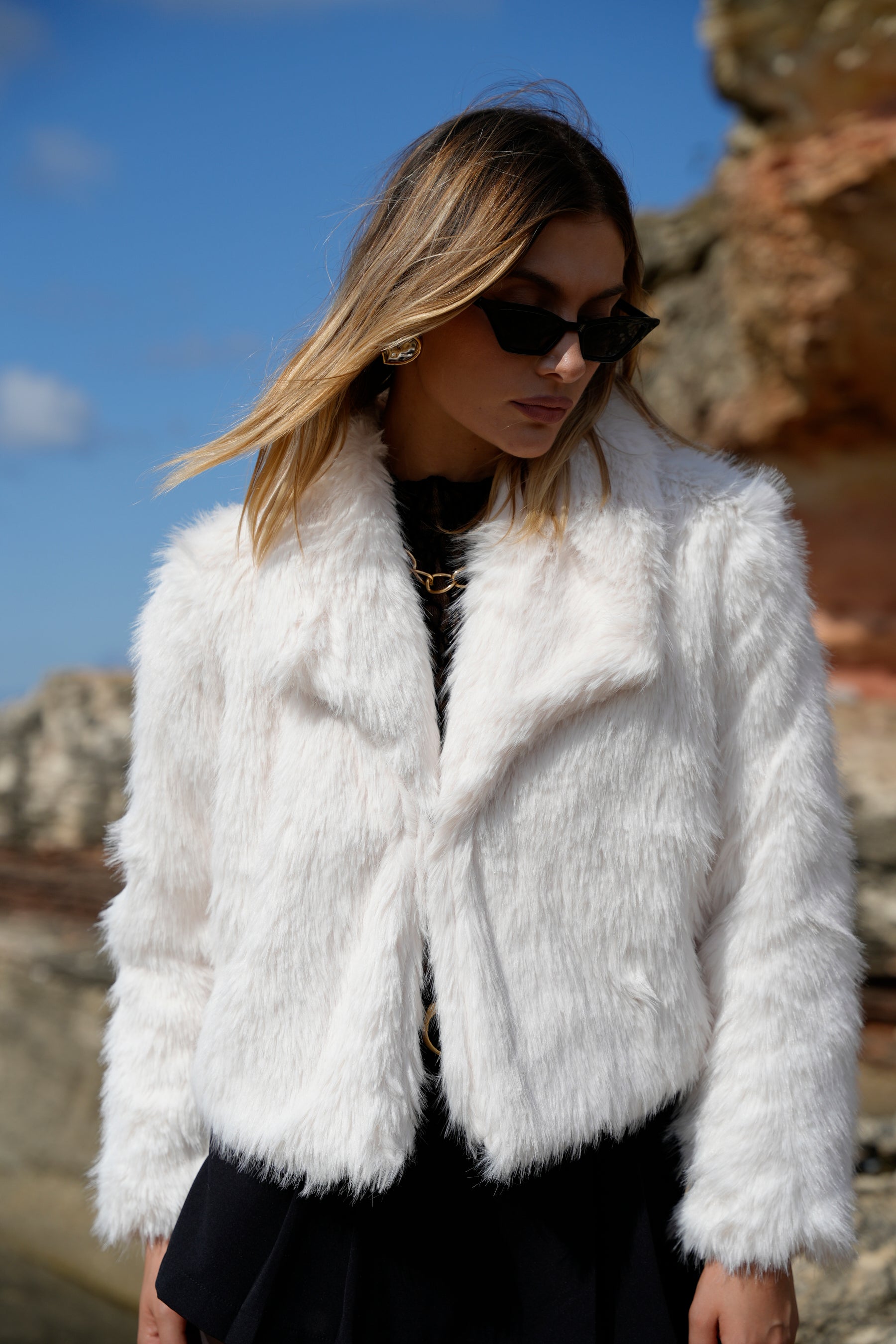 Yumuşak Doku Astarlı Dolgun Kürk Mont