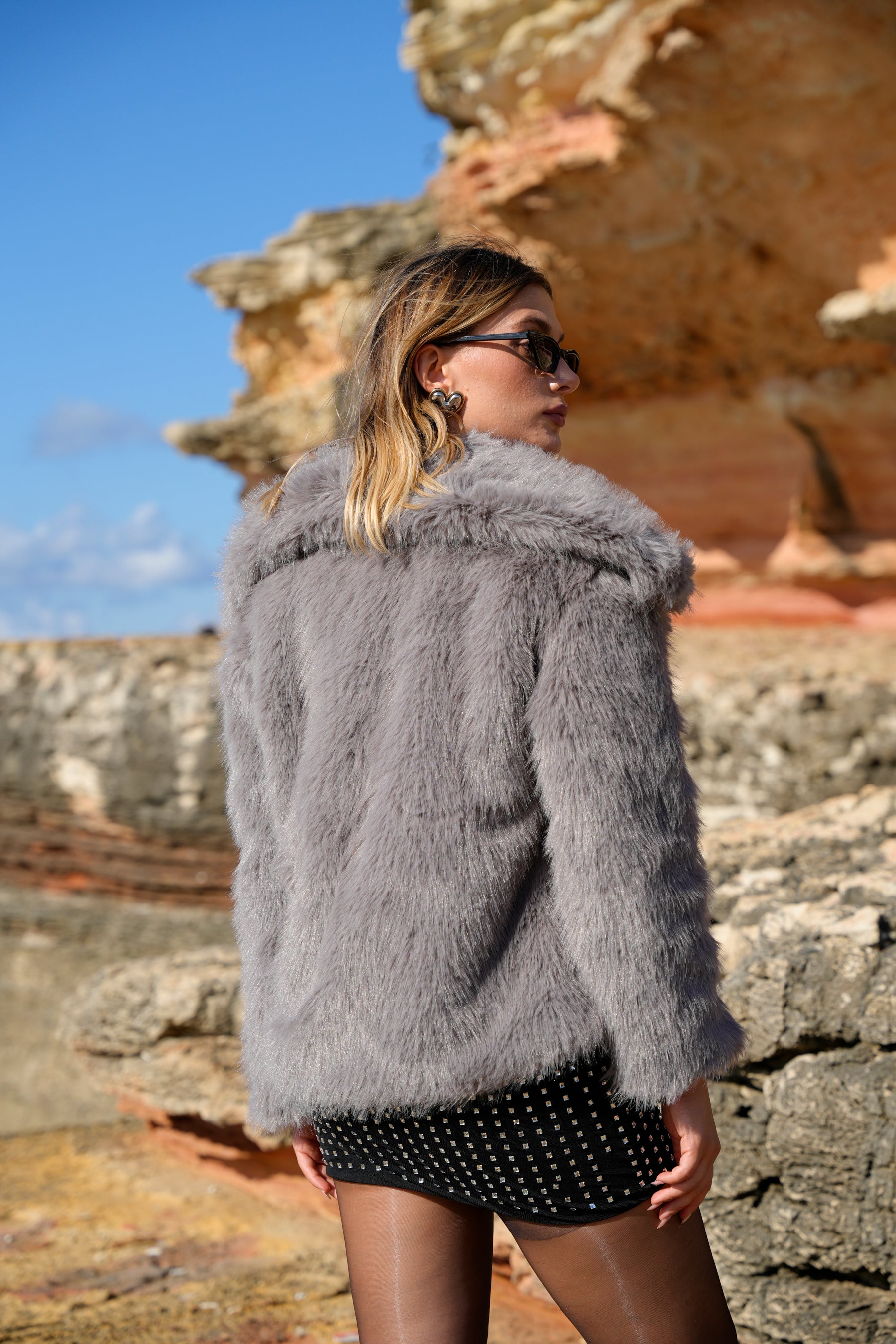 Ekstra Yumuşak Doku Astarlı Dolgun Kürk Mont