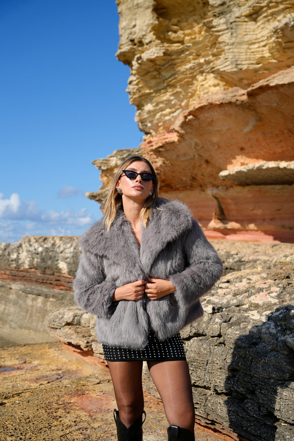 Ekstra Yumuşak Doku Astarlı Dolgun Kürk Mont