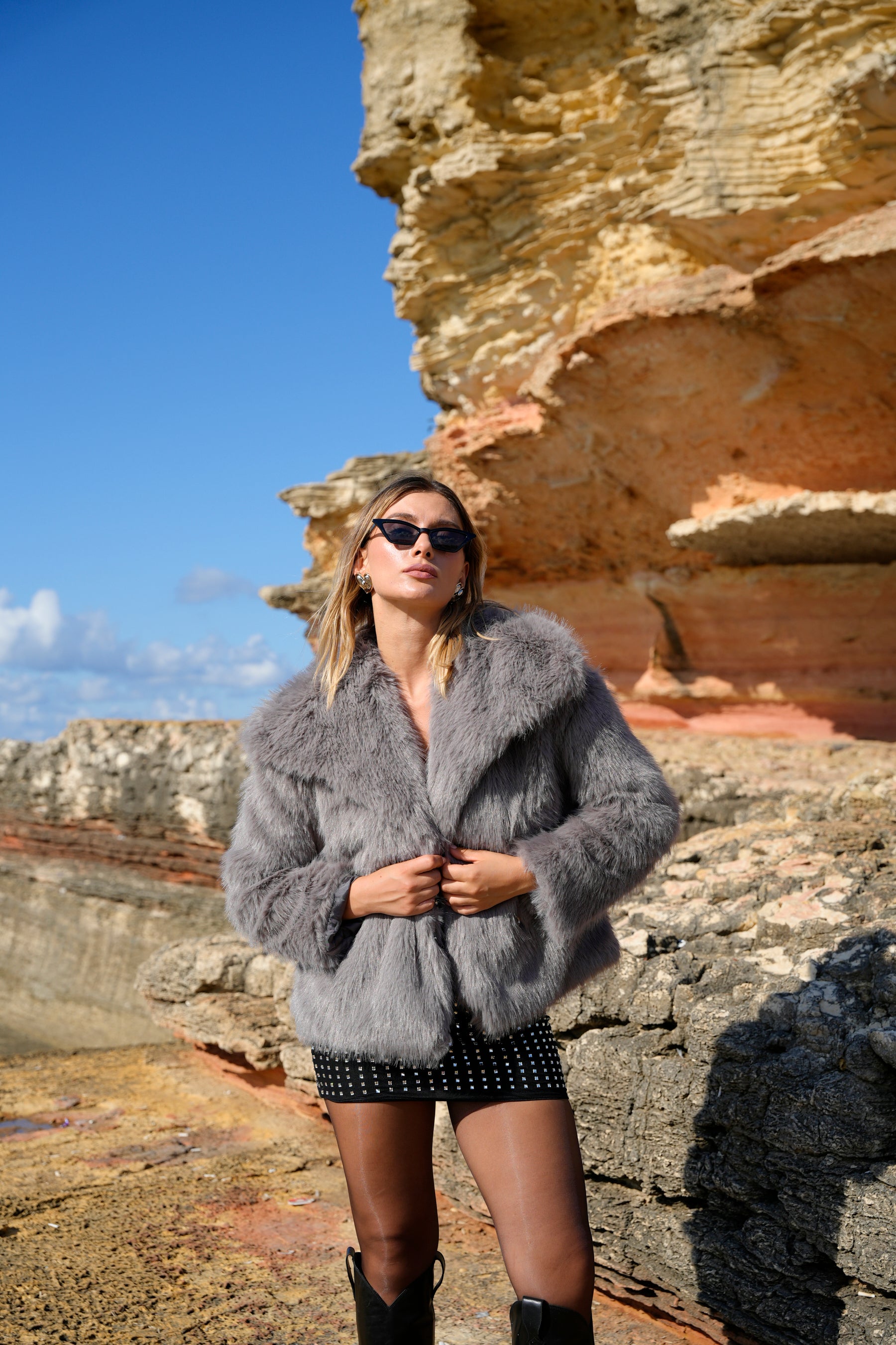 Ekstra Yumuşak Doku Astarlı Dolgun Kürk Mont