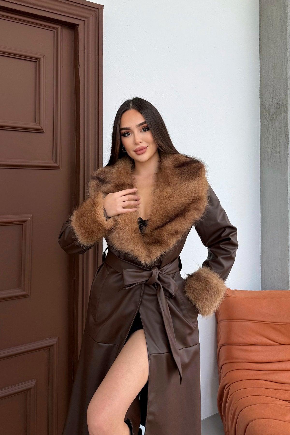 Premium Kürk Yaka Kürk Bilek Detay Cepli Astarlı Kemeri İthal Deri Kaban Mont