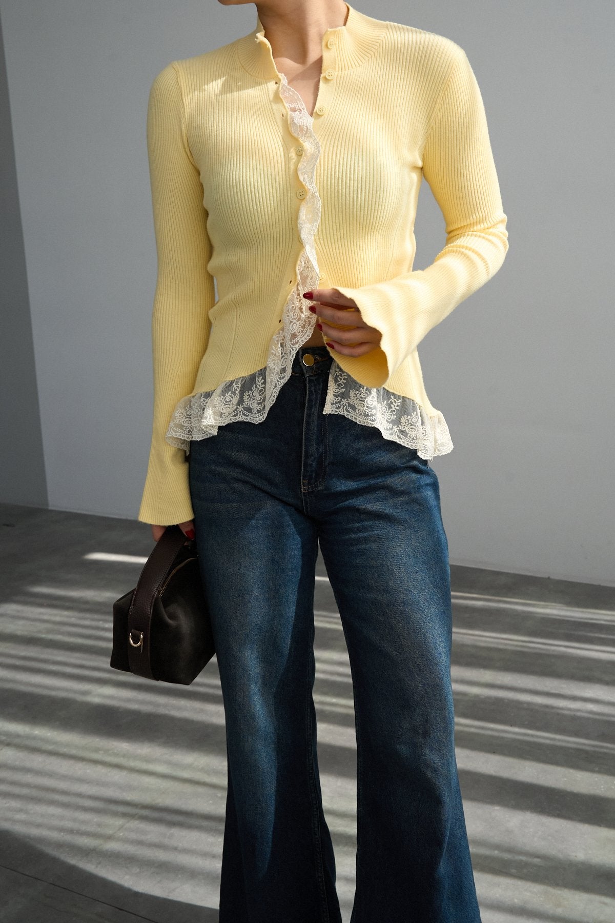 Dantel Detaylı İspanyol Kol Dik Yaka Düğmeli Triko Tasarım Hırka