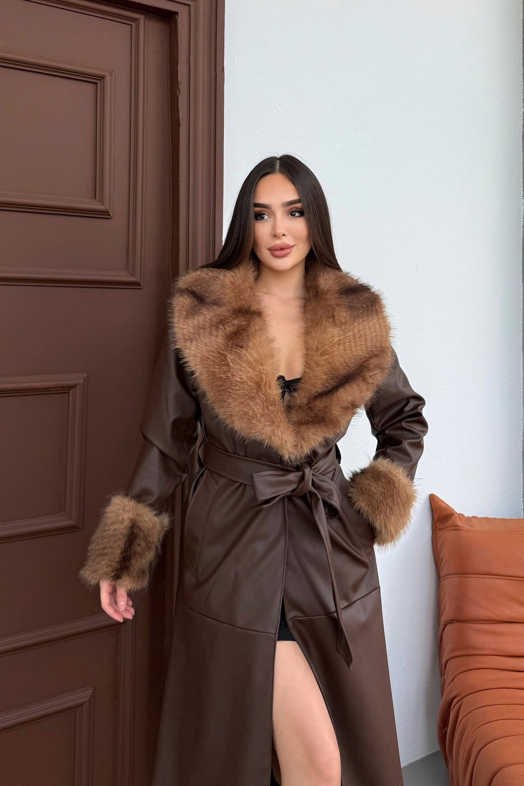 Premium Kürk Yaka Kürk Bilek Detay Cepli Astarlı Kemeri İthal Deri Kaban Mont