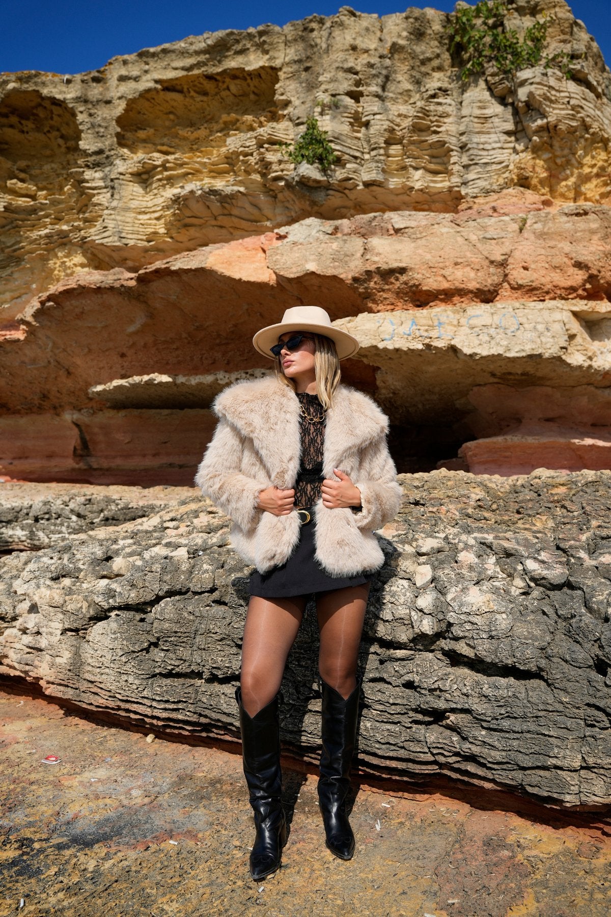 FW26 PREMİUM YENİ ÖZEL SERİ YUMUŞAK DOKU ASTARLI CEPLİ ŞAL YAKA KÜRK MONT