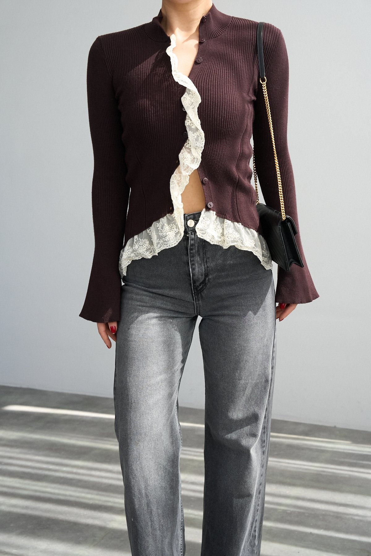 Dantel Detaylı İspanyol Kol Dik Yaka Düğmeli Triko Tasarım Hırka