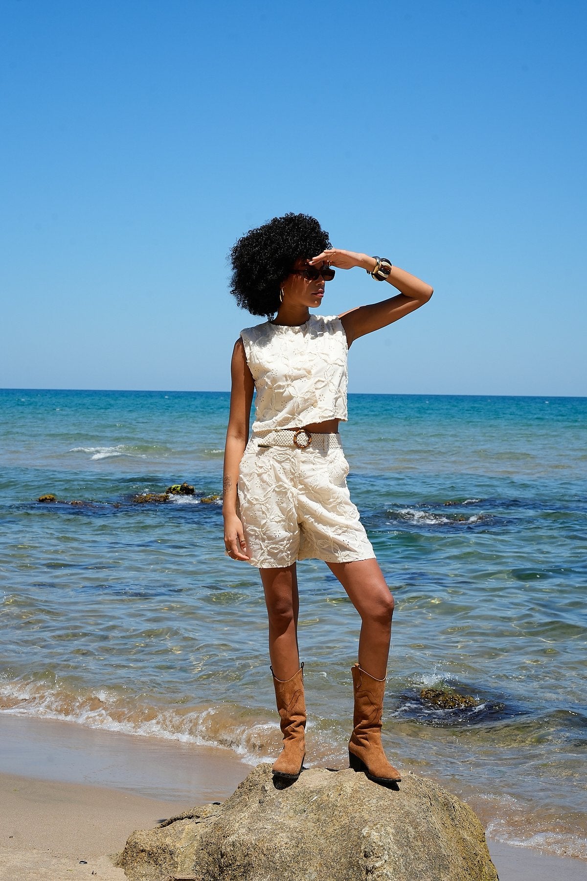 Premium Brode Detay Nakışlı Süzüneli Kemerli Şort Gömlek Takım