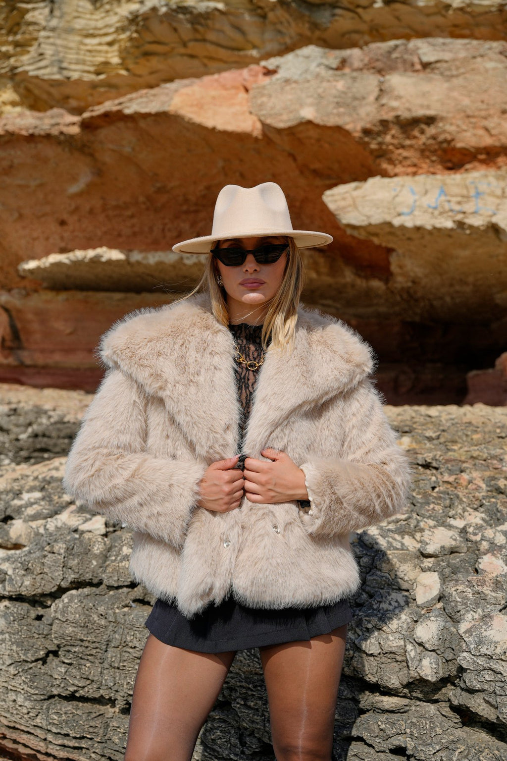 FW26 PREMİUM YENİ ÖZEL SERİ YUMUŞAK DOKU ASTARLI CEPLİ ŞAL YAKA KÜRK MONT