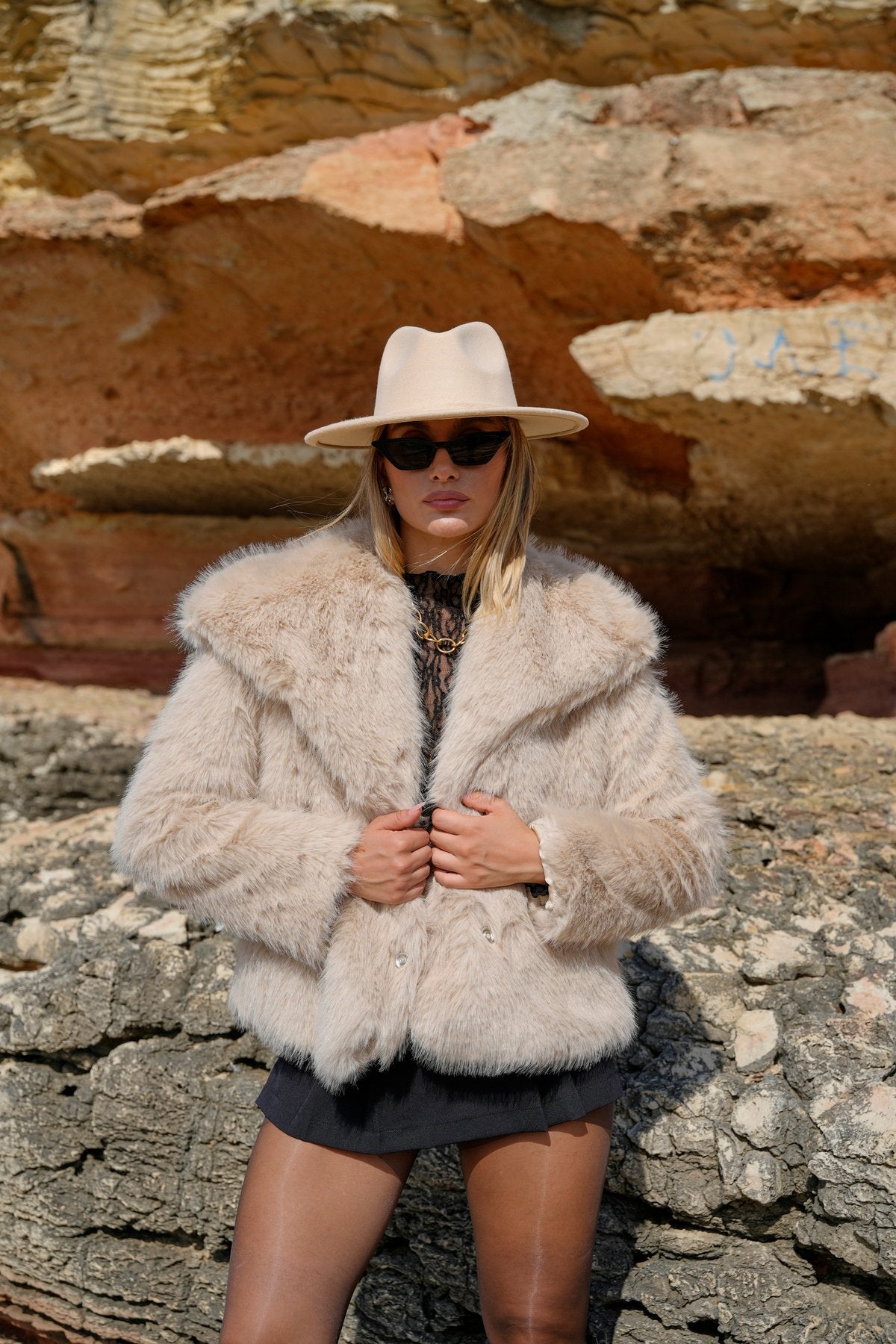 FW26 PREMİUM YENİ ÖZEL SERİ YUMUŞAK DOKU ASTARLI CEPLİ ŞAL YAKA KÜRK MONT